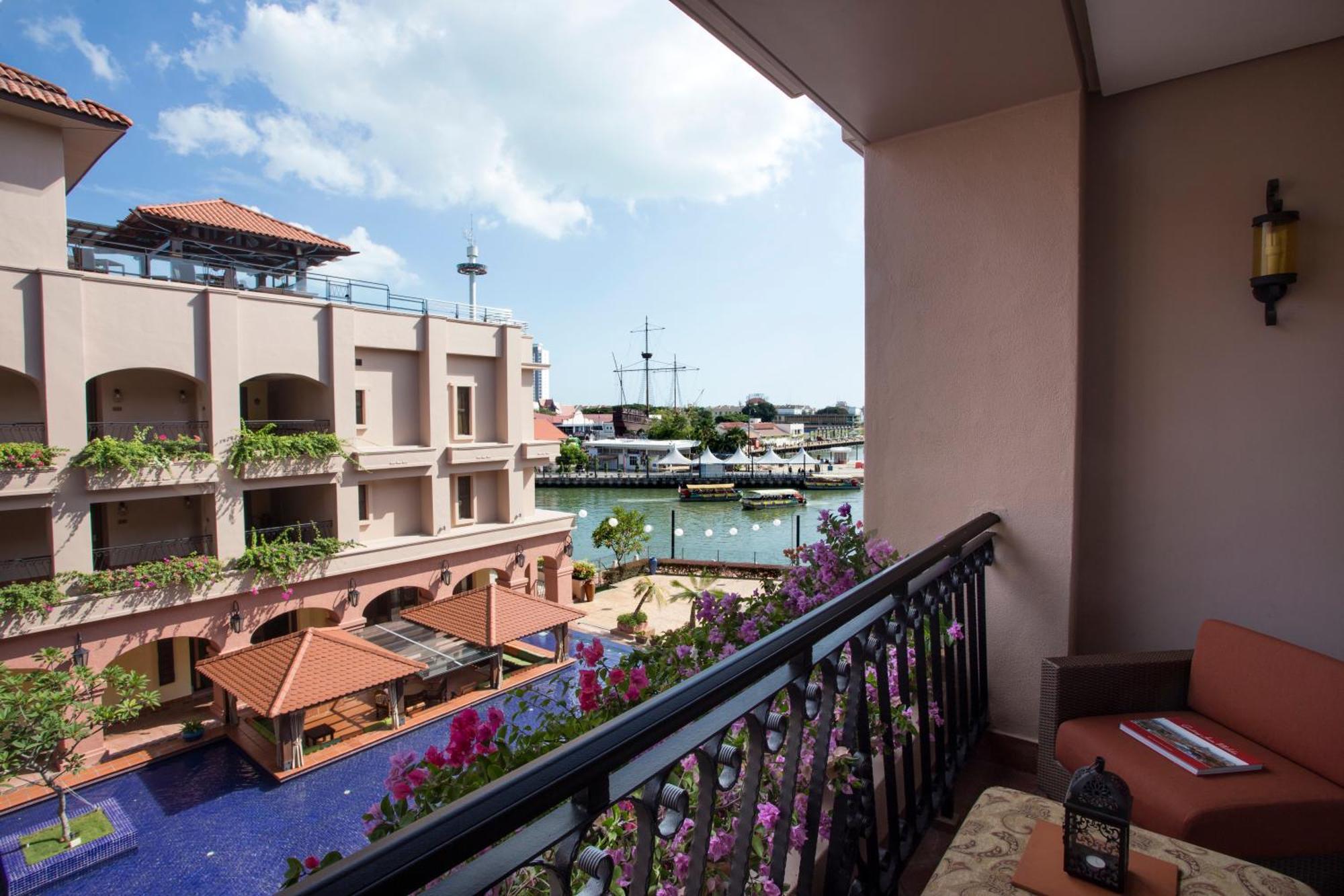 Deluxe Double or Hollywood Twin Room with Lago View,1739398833:JPEG