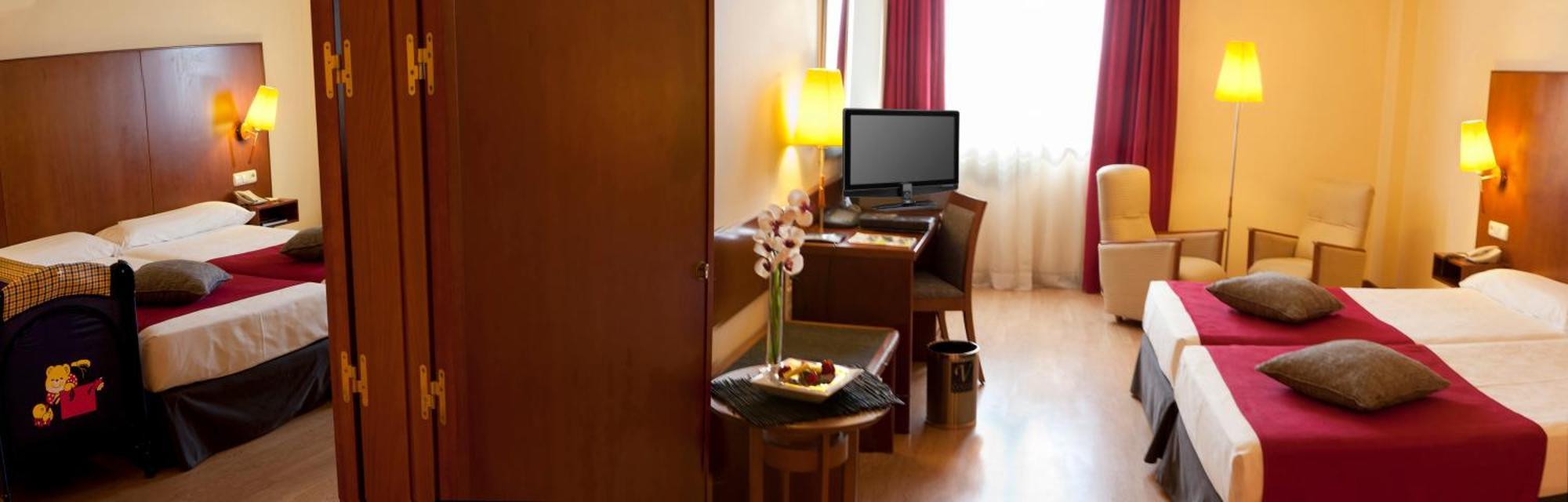Family Room (Two Connecting Rooms),1272642844:JPEG