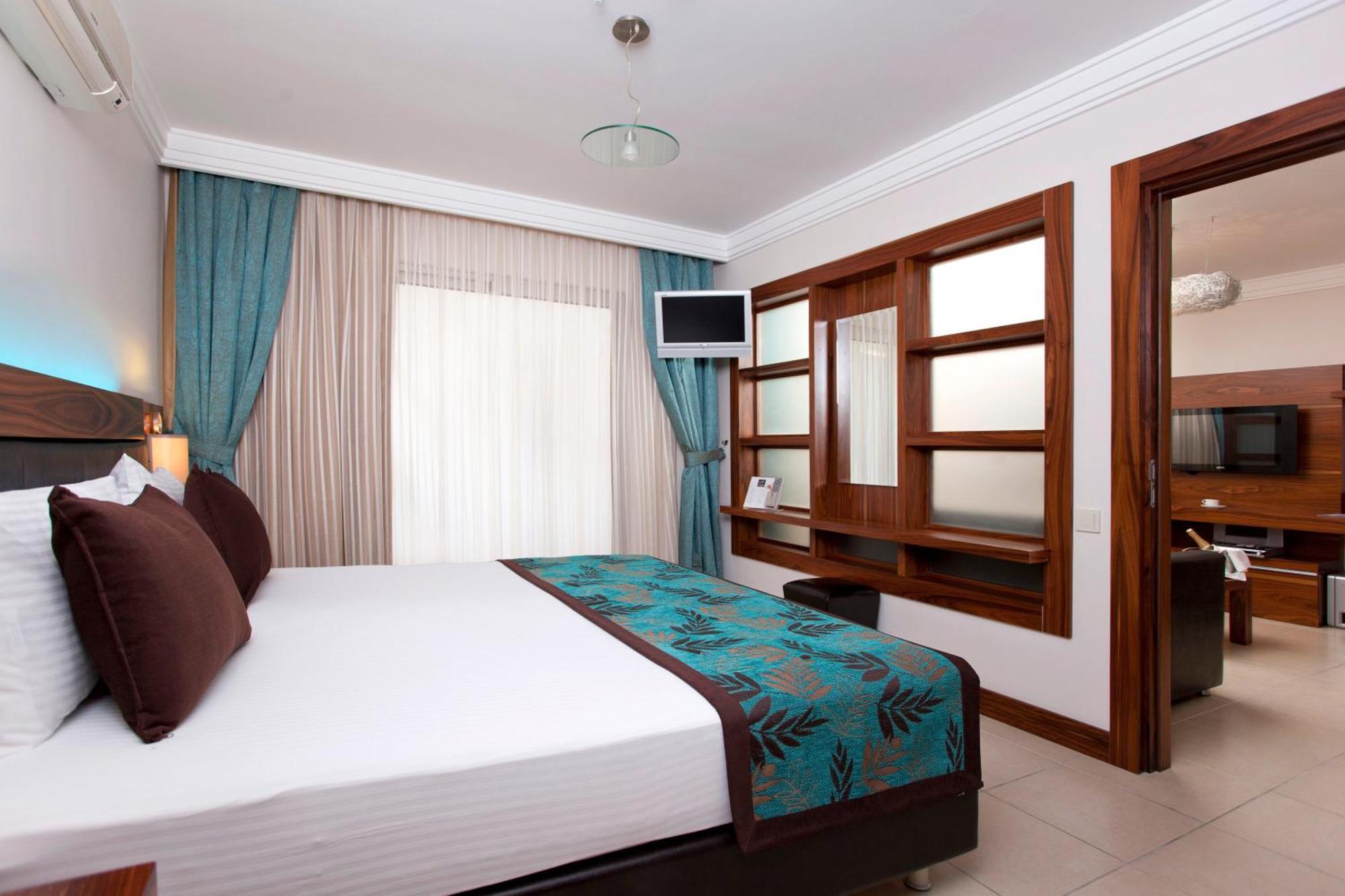 Deluxe King Suite