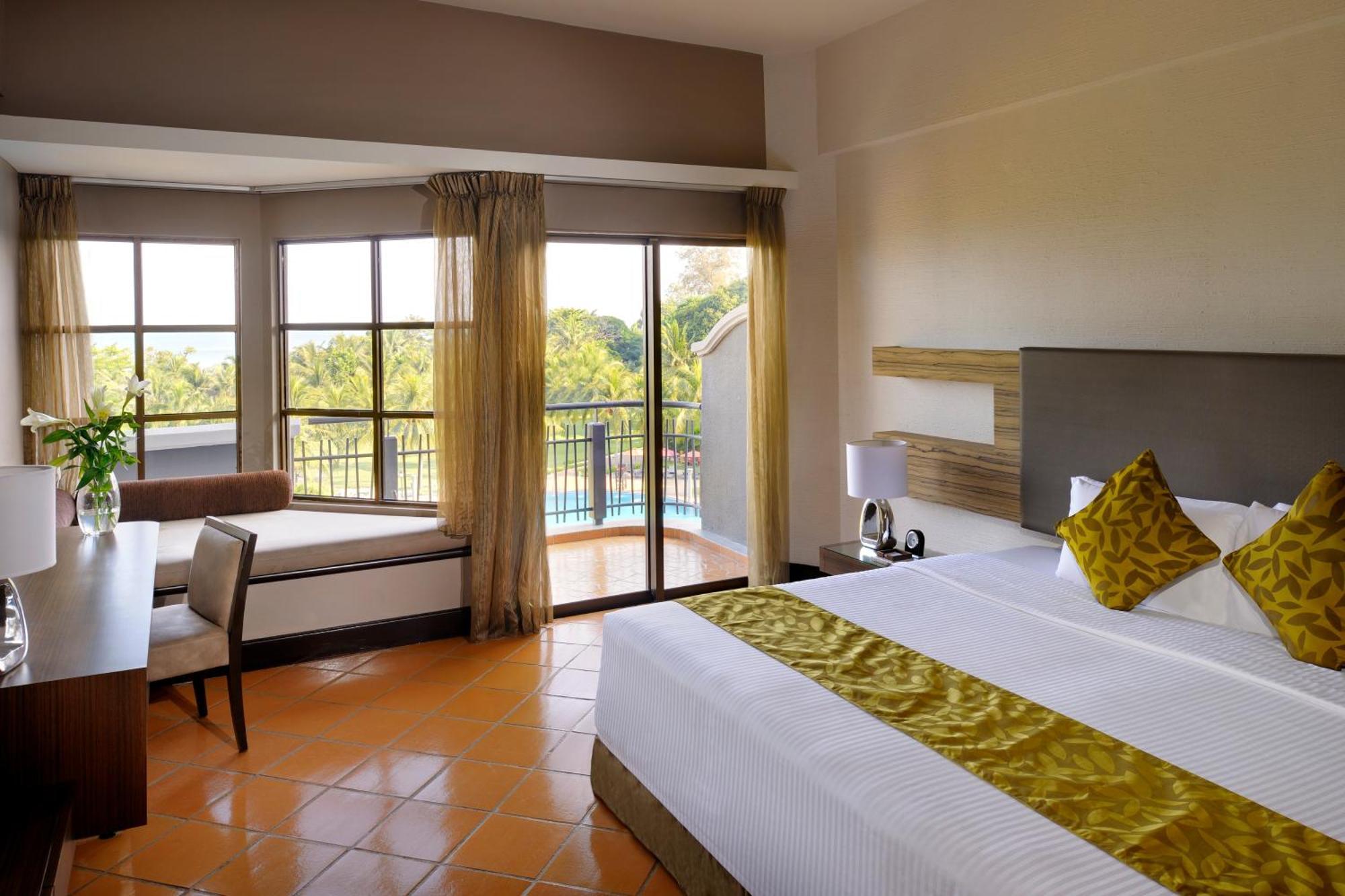 Deluxe Sea Front King Room