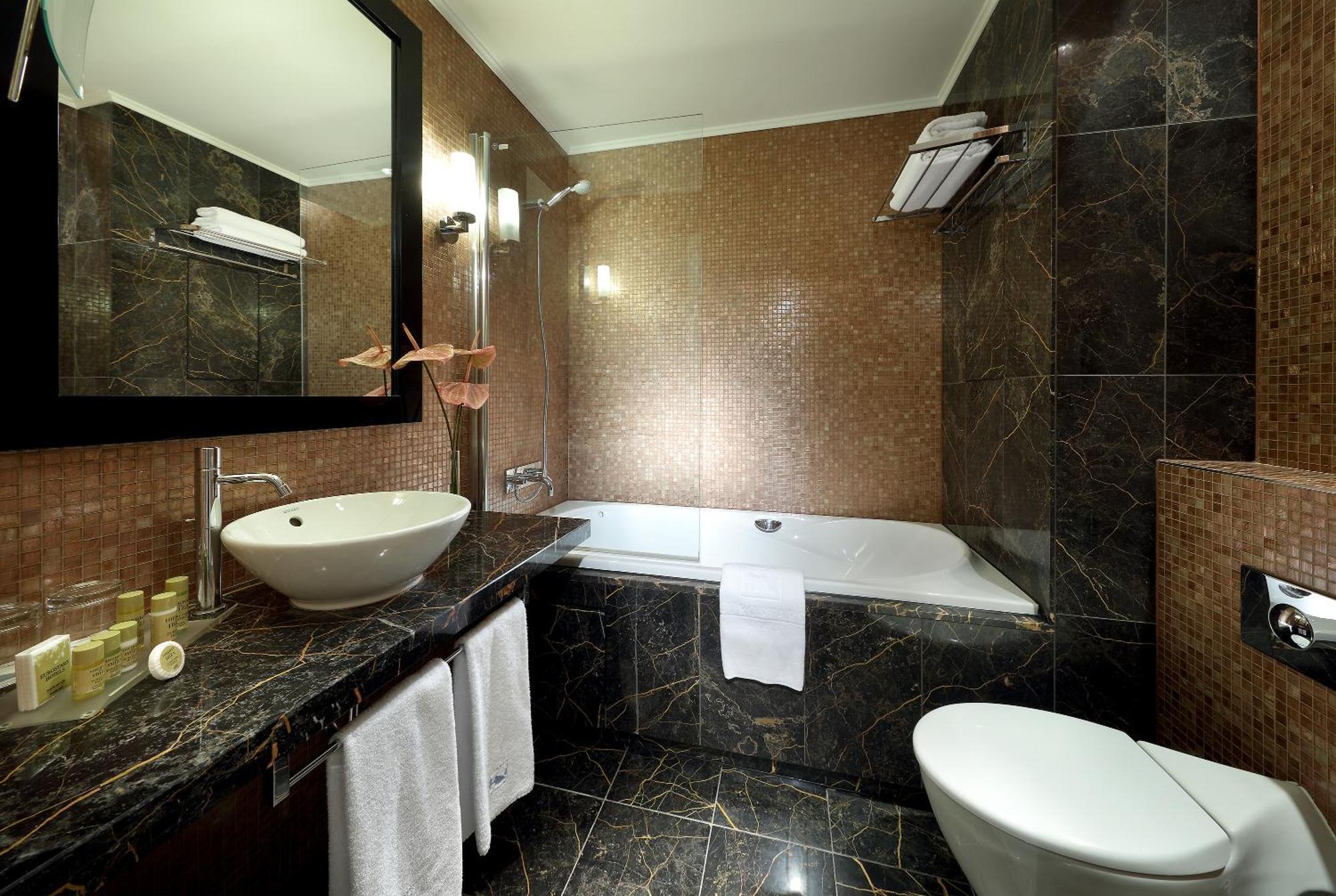 Family Room (2 Adults + 2 Children),1278339463:JPEG