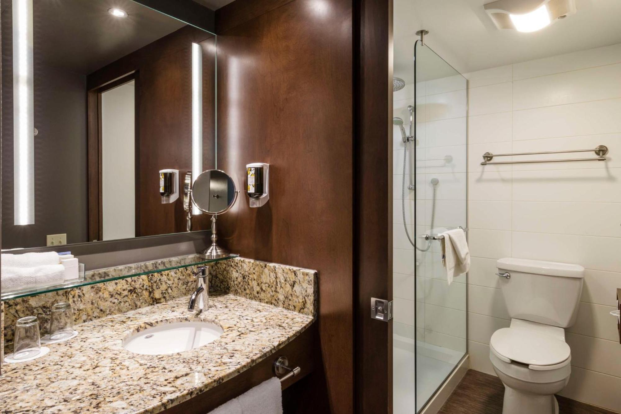 Deluxe Queen Room with Two Queen Beds (3 Adults),1351952623:JPEG