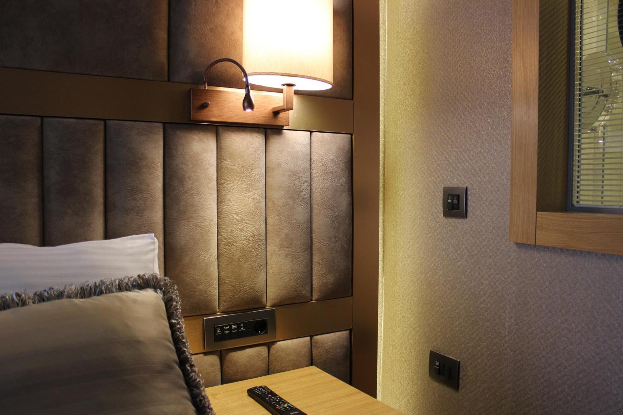 Double Room,1742776199:JPEG