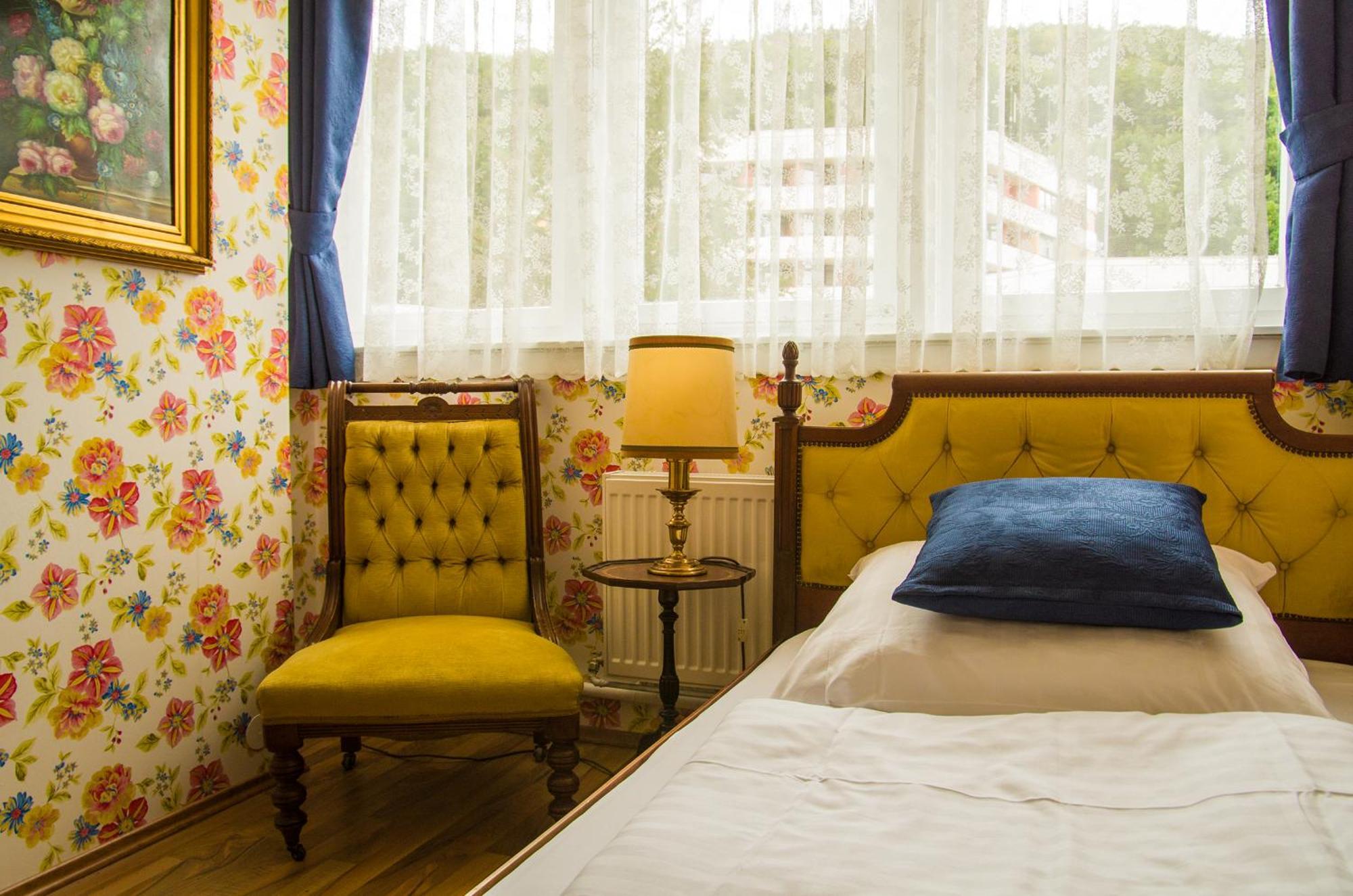 Standard Queen Room