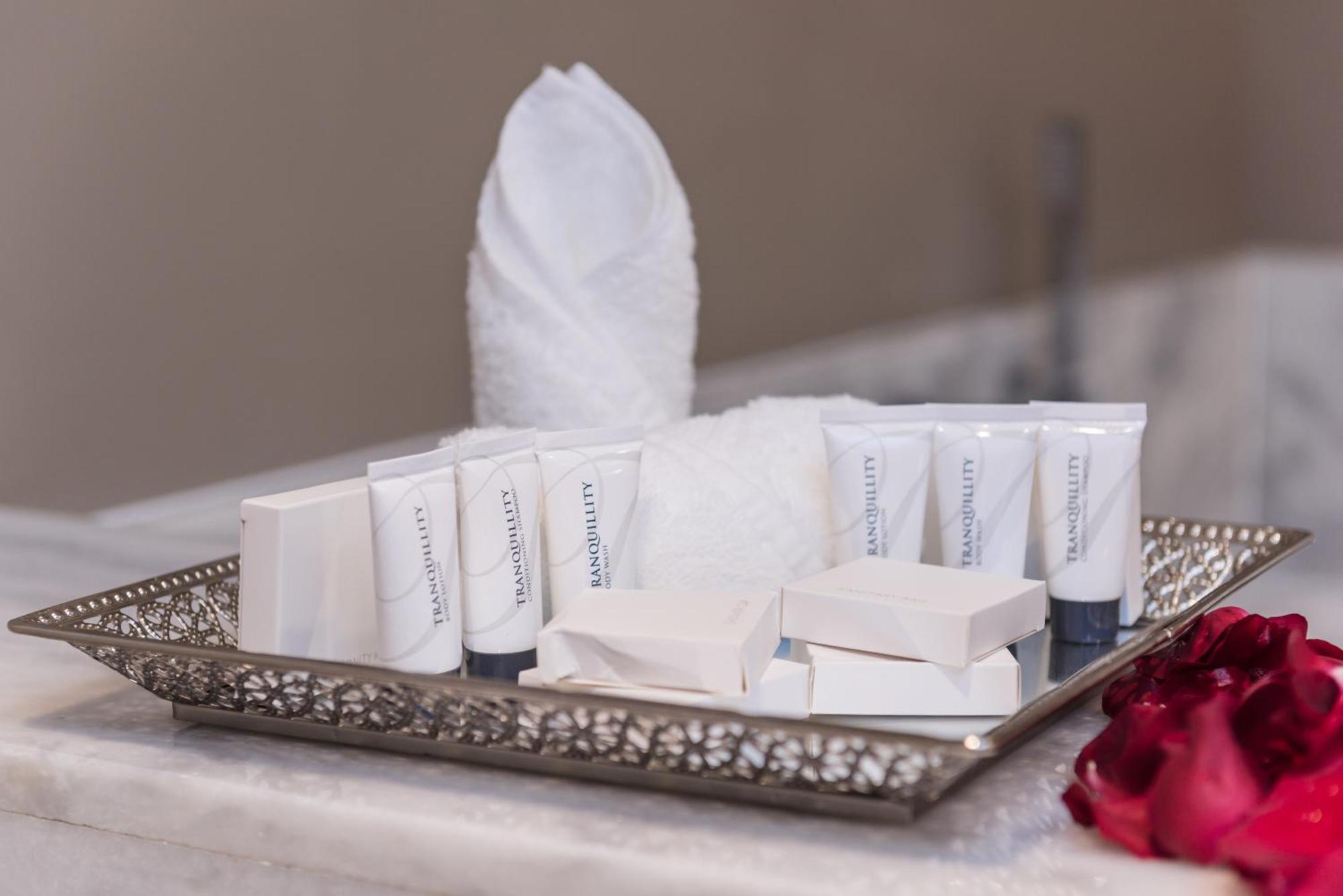 Deluxe Double Room with Balcony and Lagoon View,711172930:JPEG