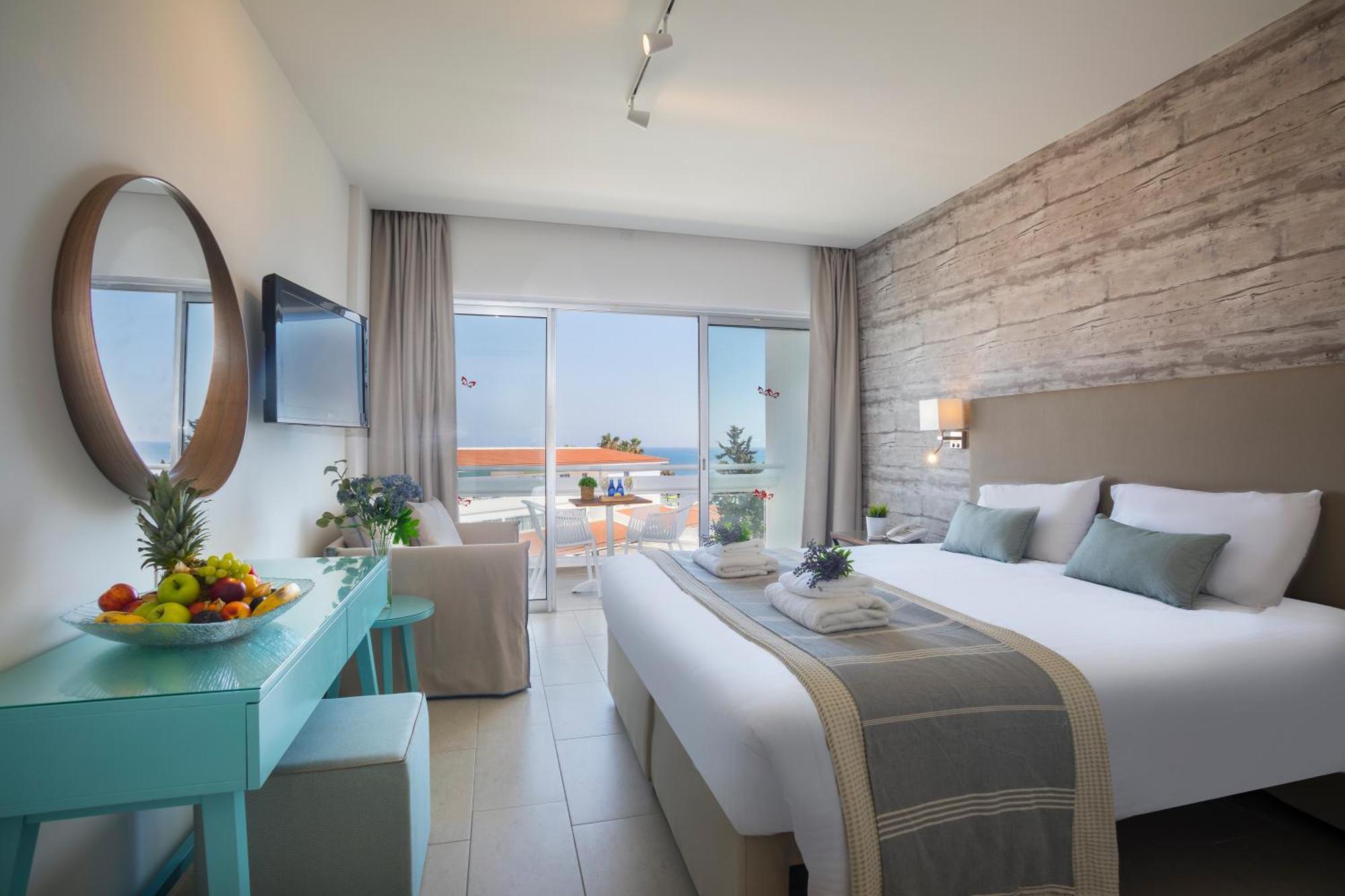 Premium Room Side Sea View with Executive Lounge Access