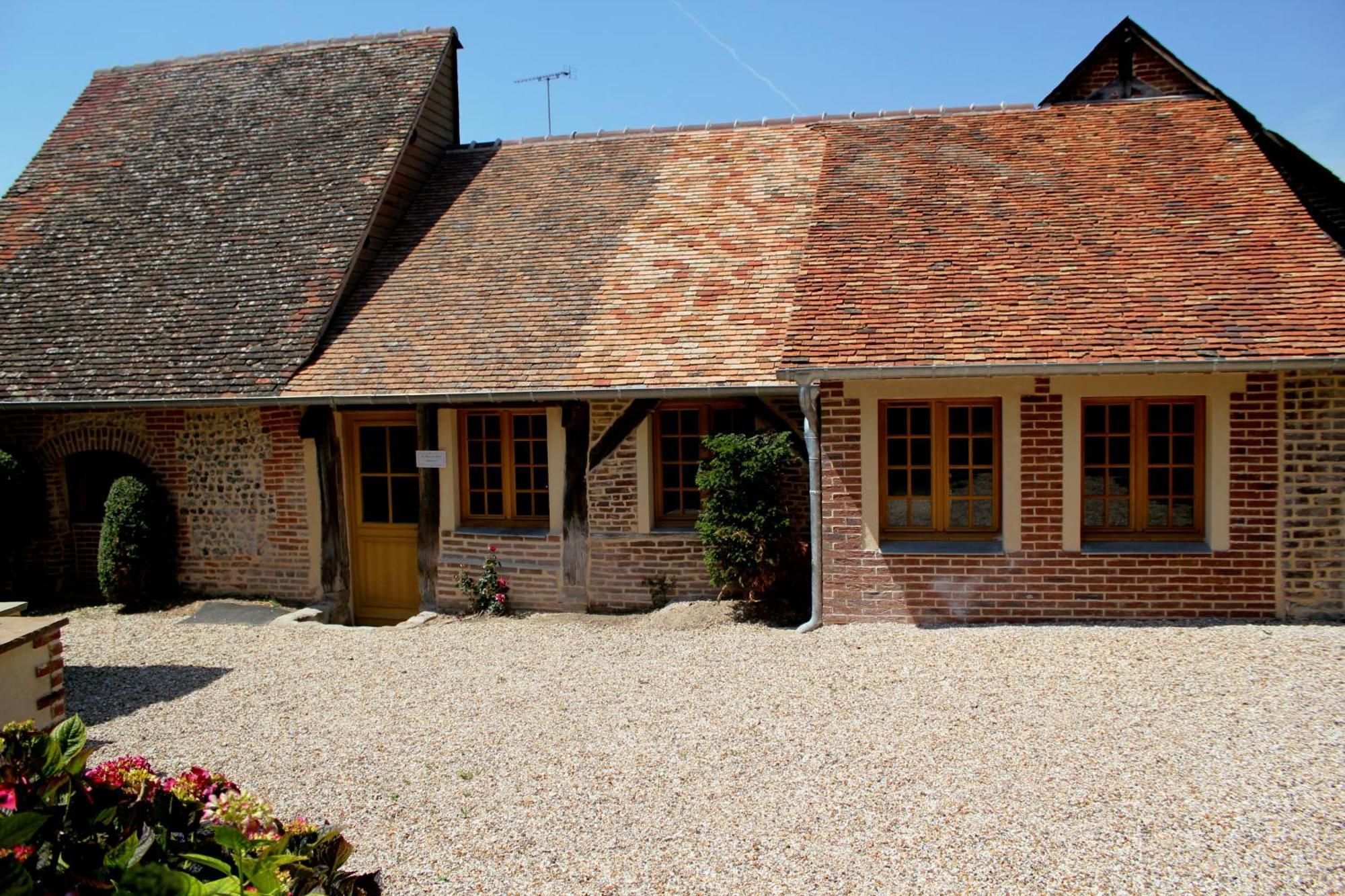 Two-Bedroom House,714505048:JPEG