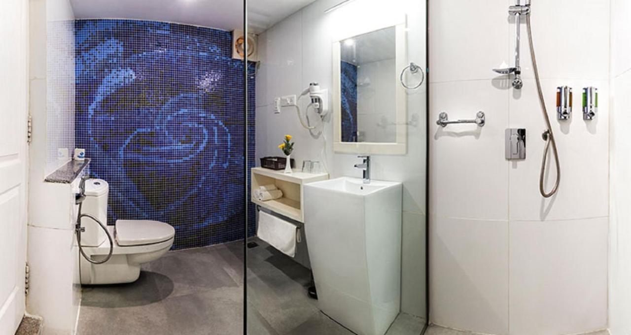 Double Room with Balcony and Sea View,761625160:JPEG