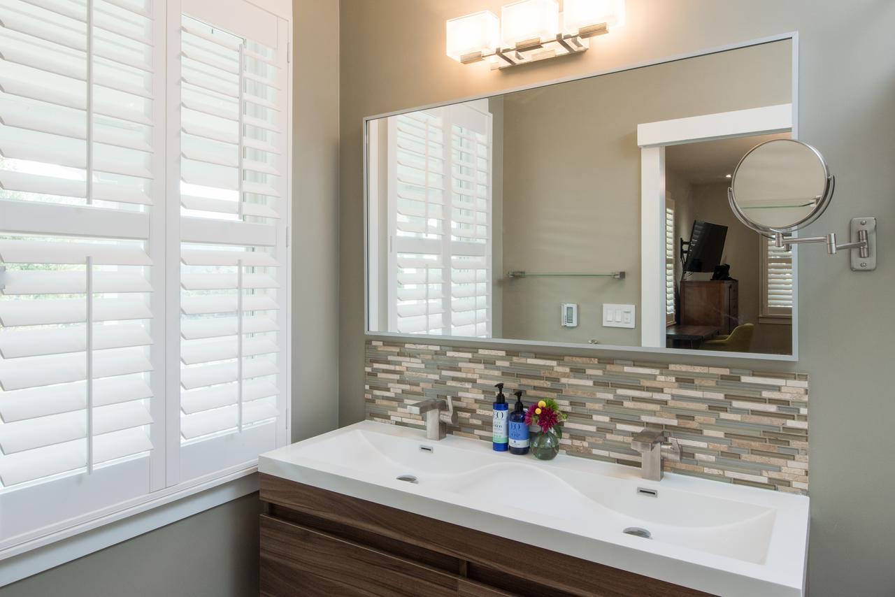 Deluxe Queen Room with Two Queen Beds