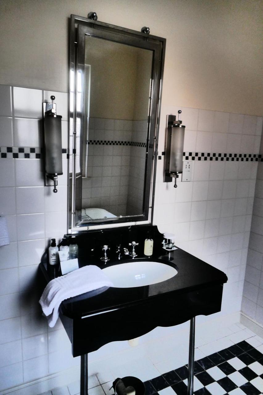 Twin Room,1747025811:JPEG