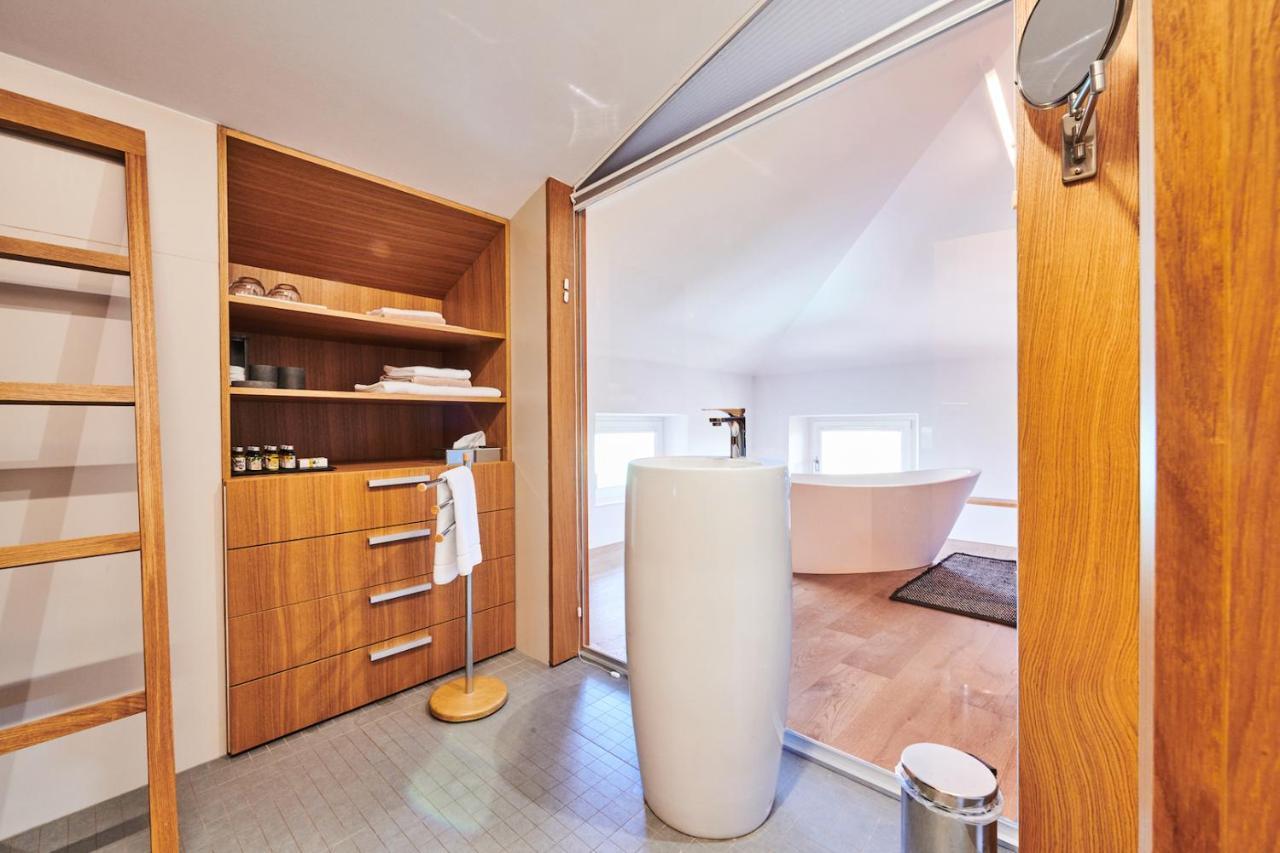 Deluxe King Suite