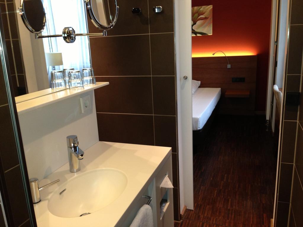 Single Room Frenchbed
