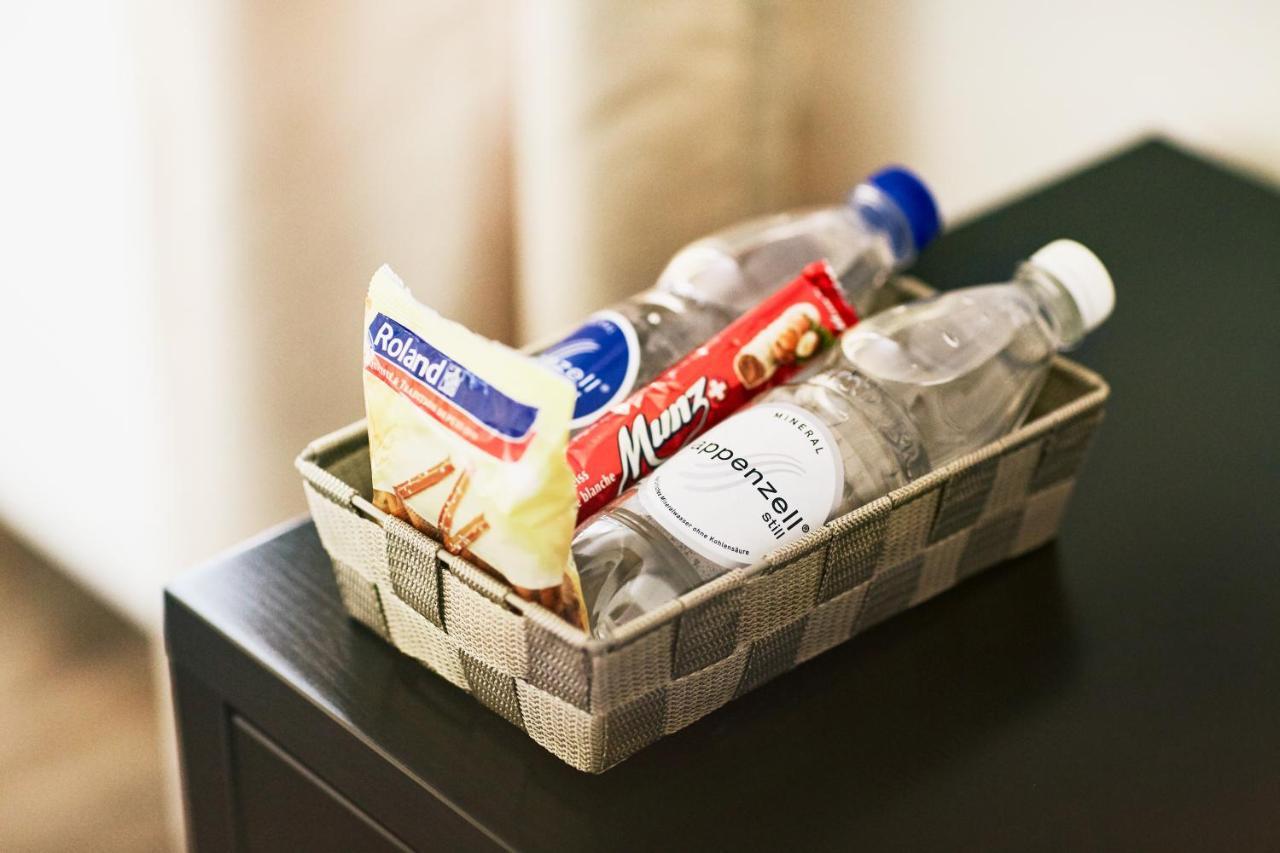 Single Room,736861447:JPEG