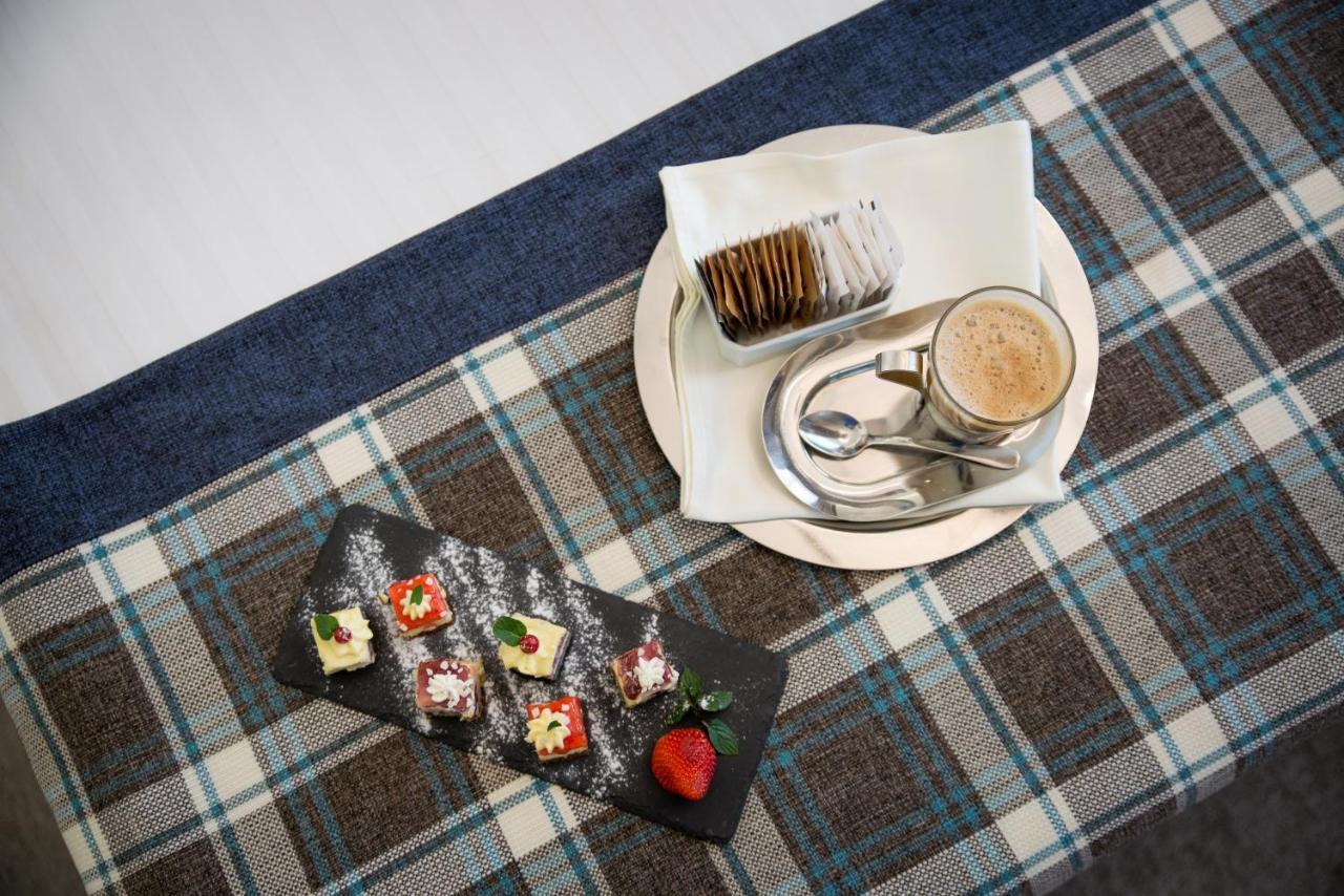 One-Bedroom Apartment,752363735:JPEG