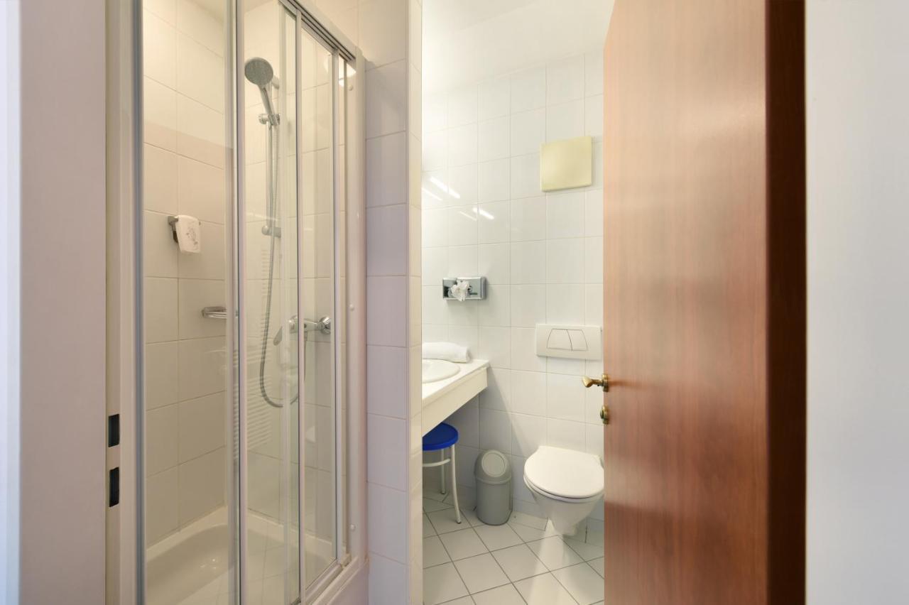 Standard Single Room,1433939140:JPEG