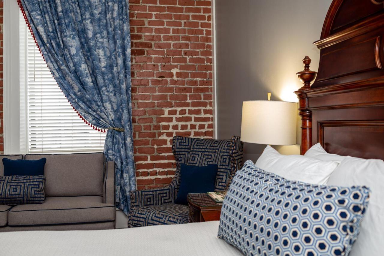 Deluxe Queen Room Two Queen Beds