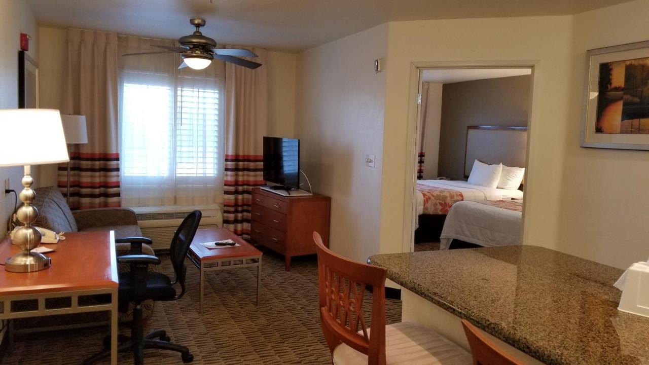 One-Bedroom Suite Two Queen Beds Non-Smoking