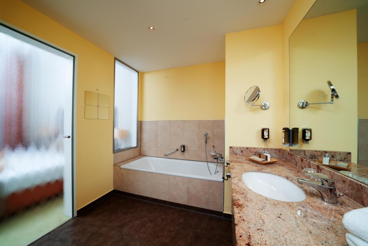 Comfort Double Room with Lake View,747162638:JPEG