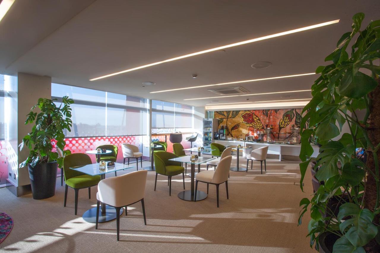 Junior Suite Executive Lounge Access