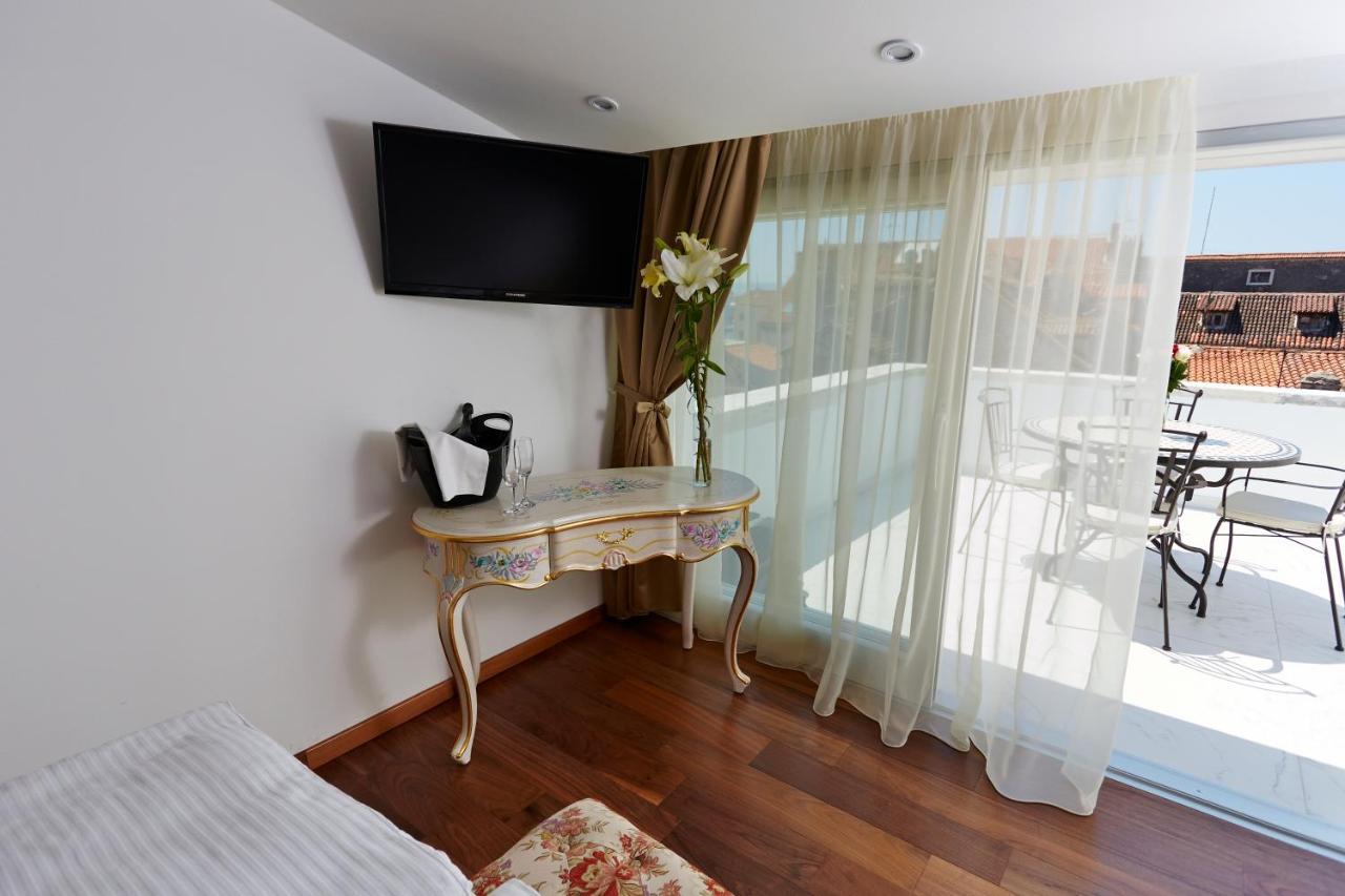 Deluxe Family Room Balcony Sea View