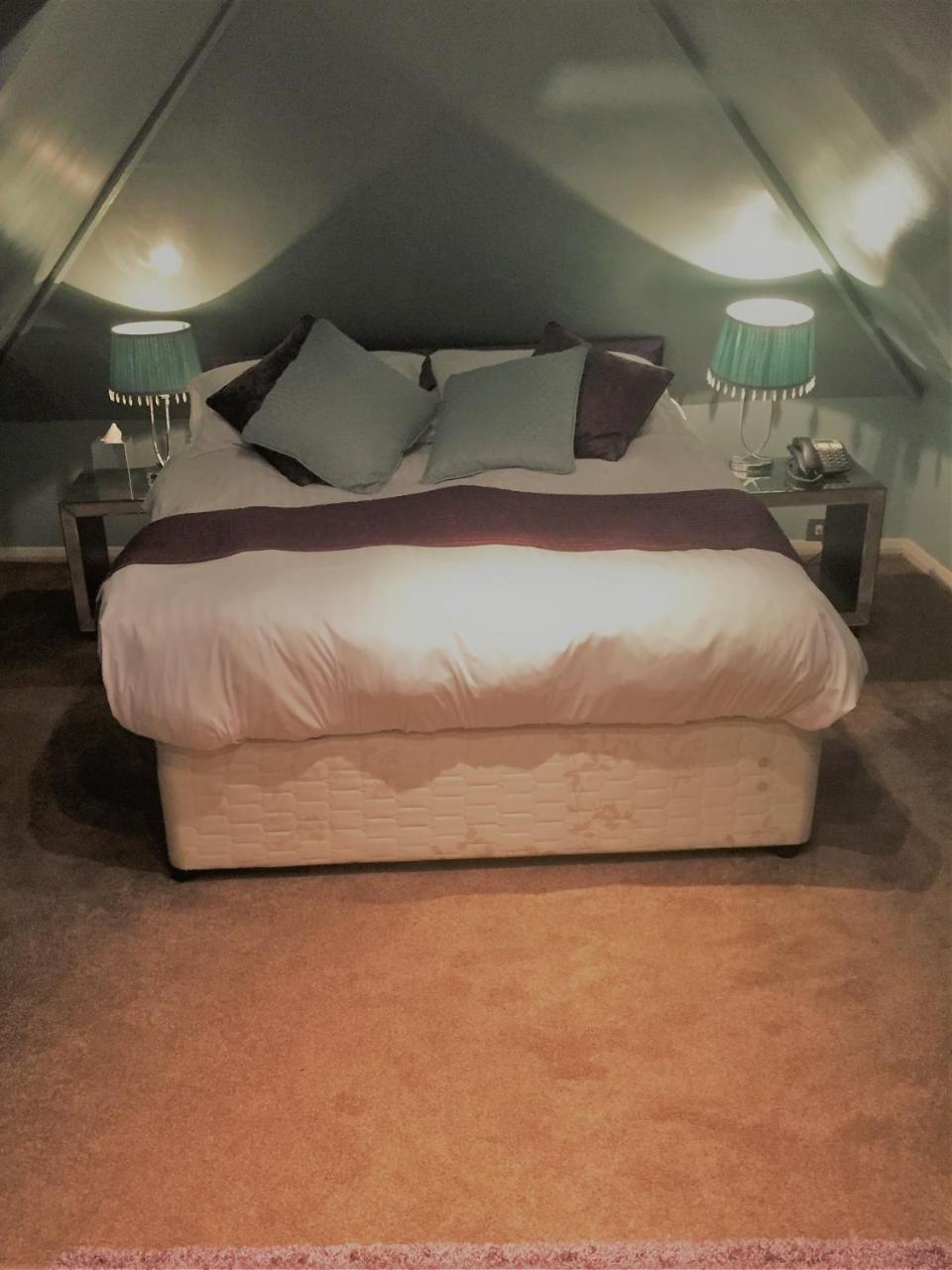 Budget Double Room Attic,752815442:JPEG