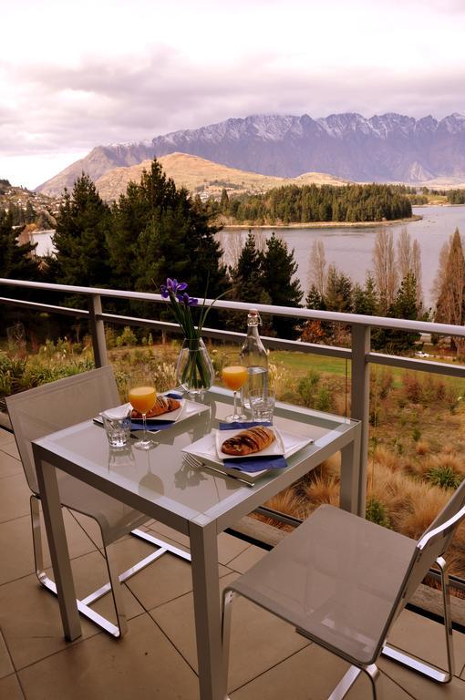 One Bedroom Apartment with Lake View,645658203:JPEG