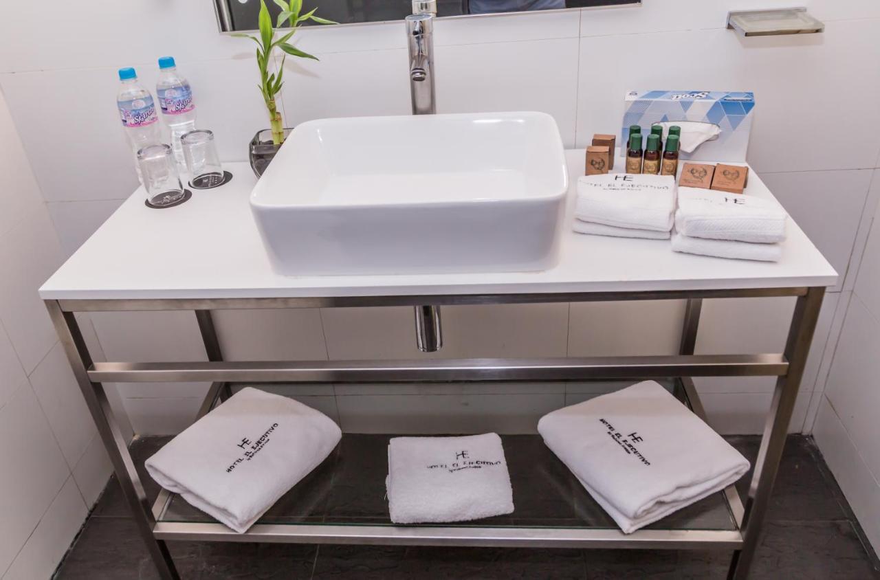 Standard King Room,758437165:JPEG