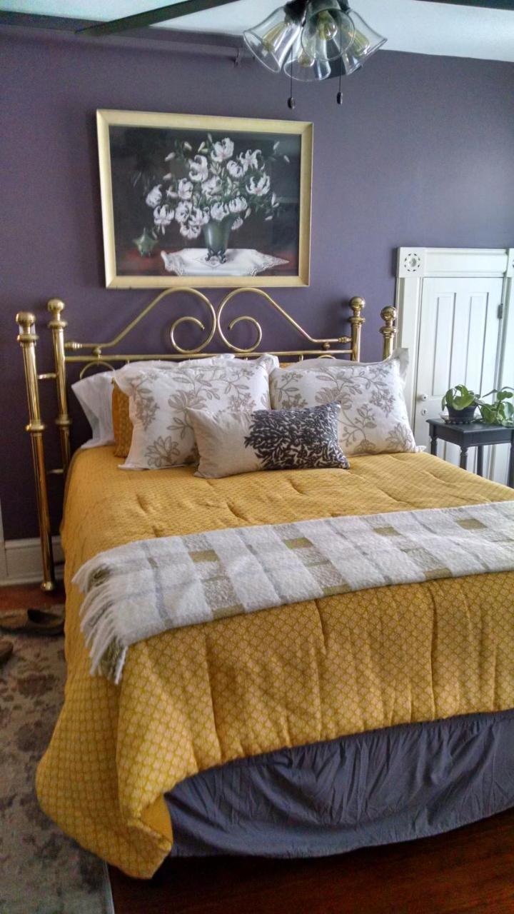 Queen Room Garden View