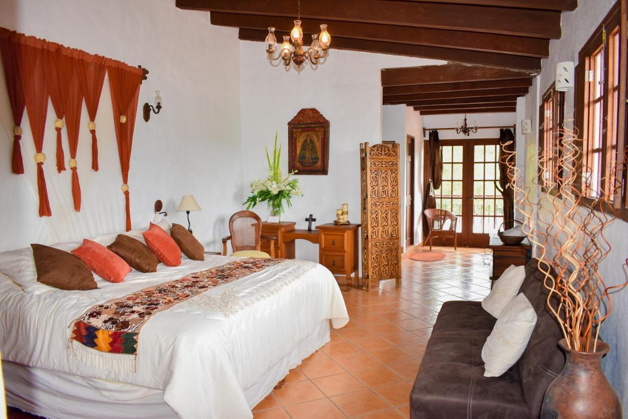 Deluxe Queen Suite