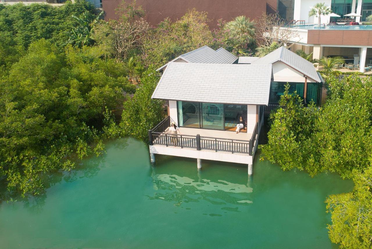 Two-Bedroom Sea House