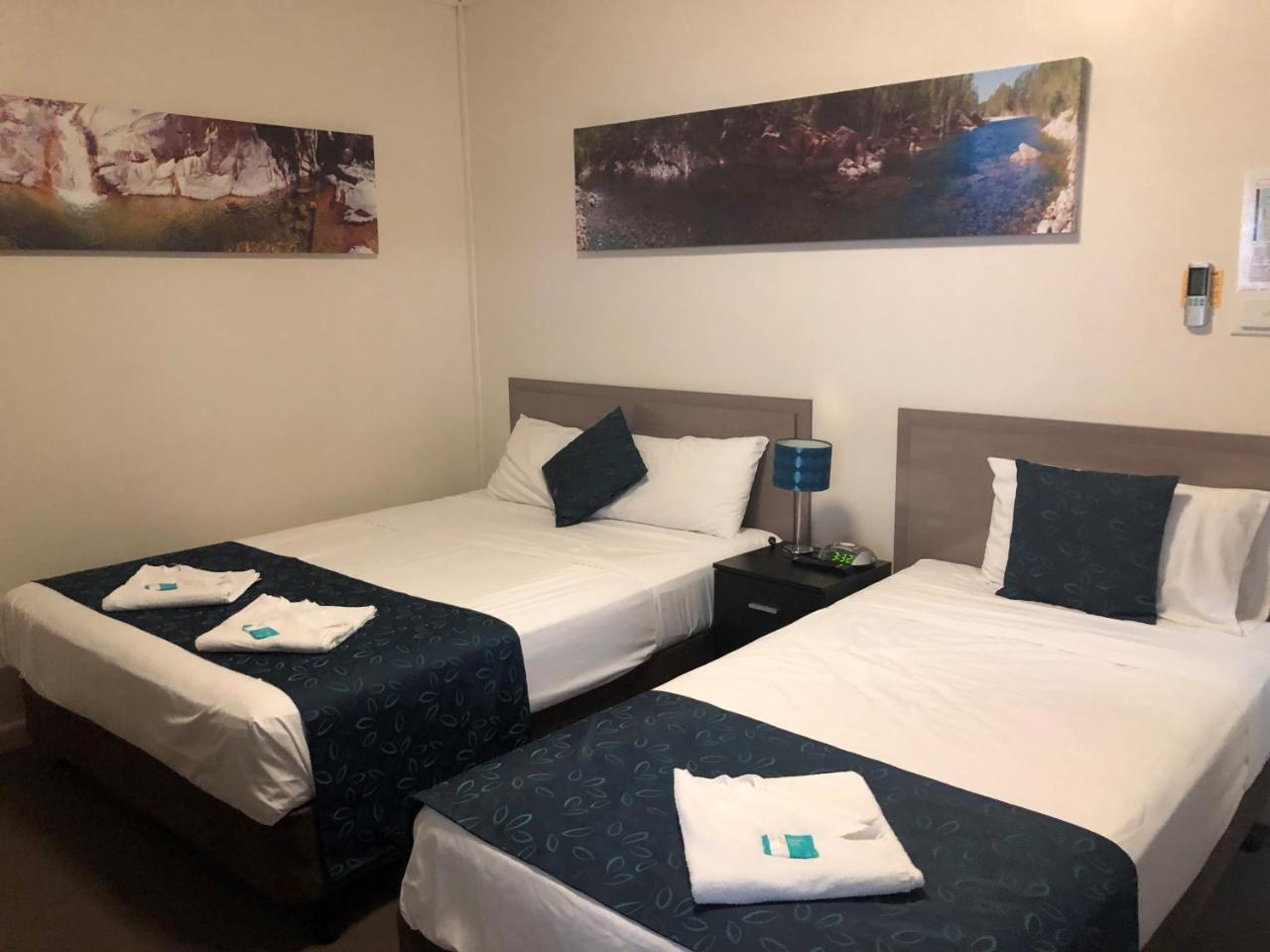 Queen Bed and  King single Bedroom,762743725:JPEG