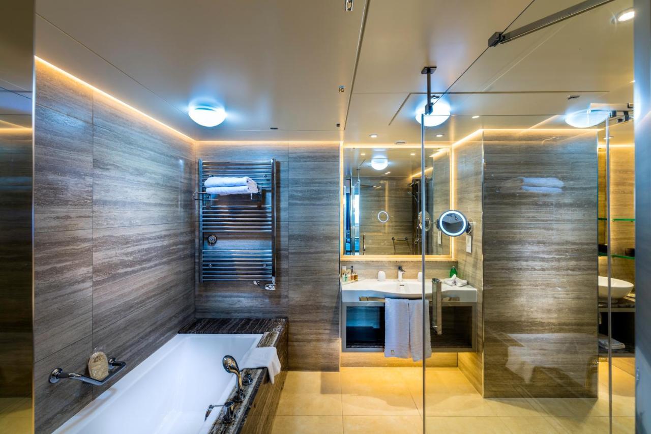 One-Bedroom Suite Inland View