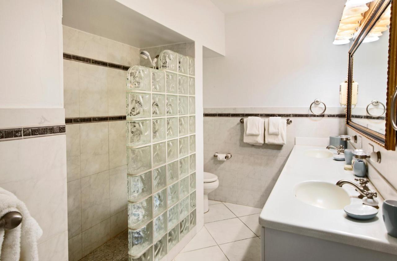 Hillside Two-Bedroom King Suite