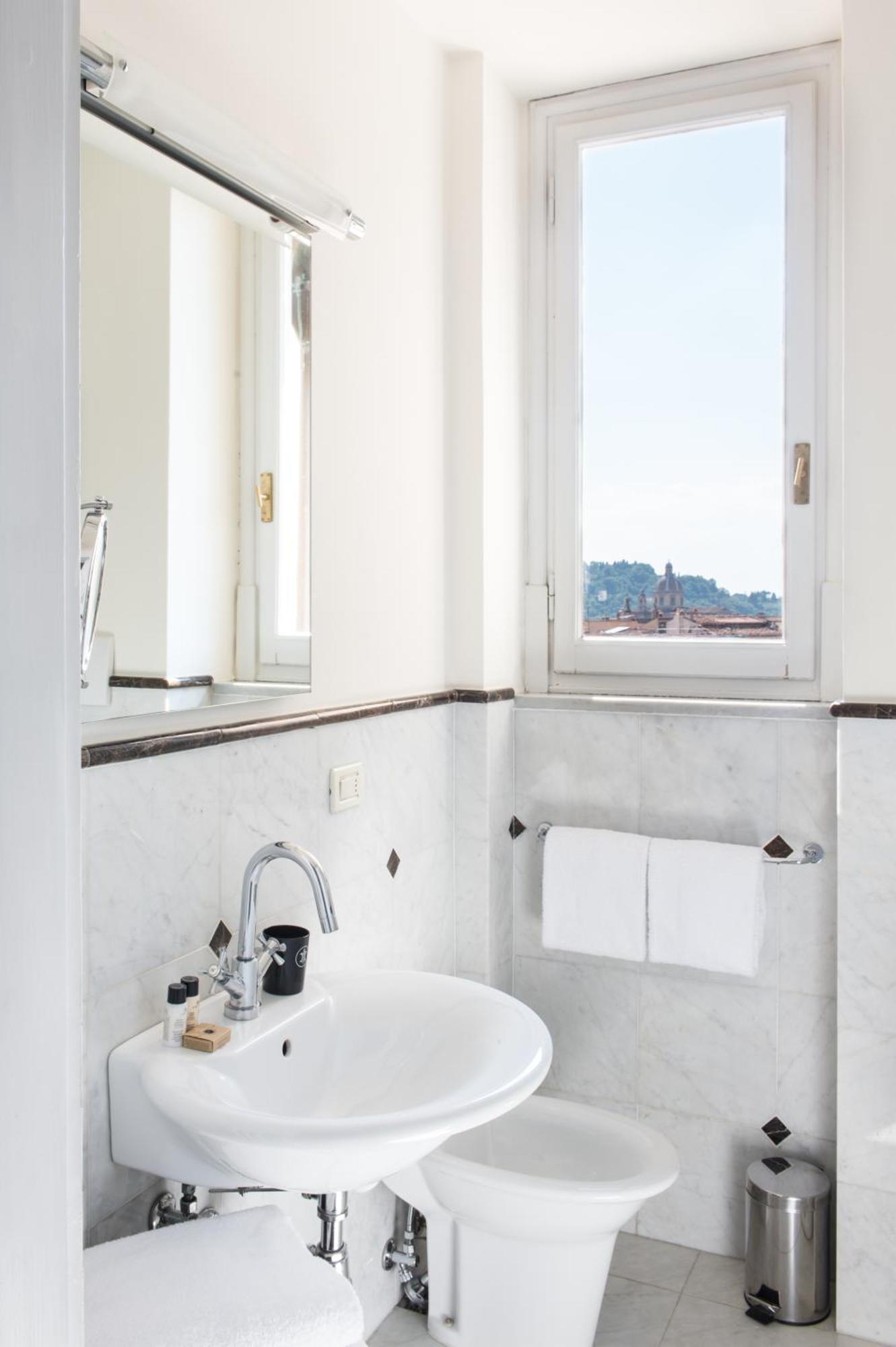 Suite with Terrace and City View