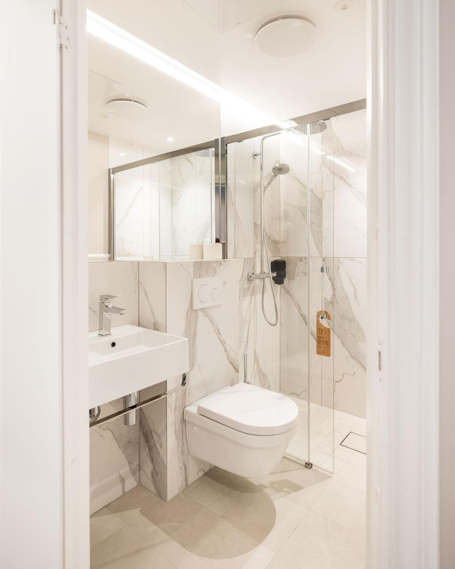 Deluxe Double or Twin Room with City View,1369961267:JPEG