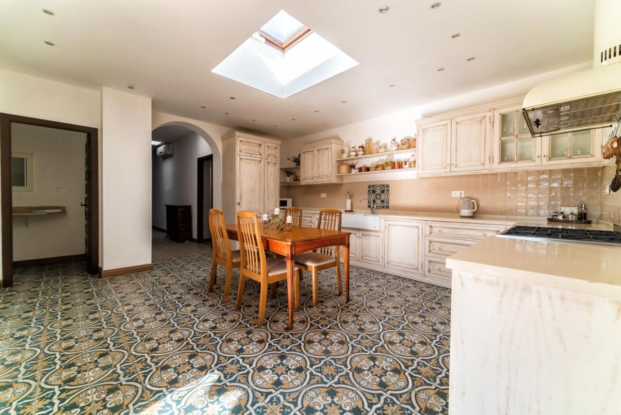 Apartment,775088272:JPEG