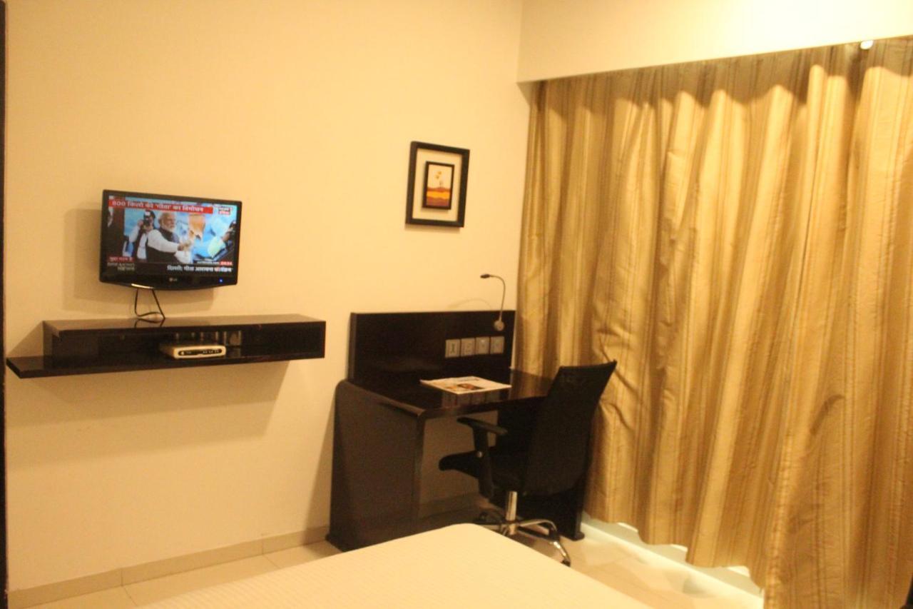 Keys Double Room of on Laundry Service