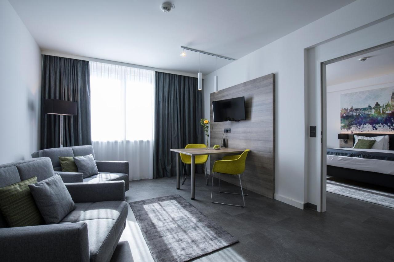 Executive Suite,776116900:JPEG