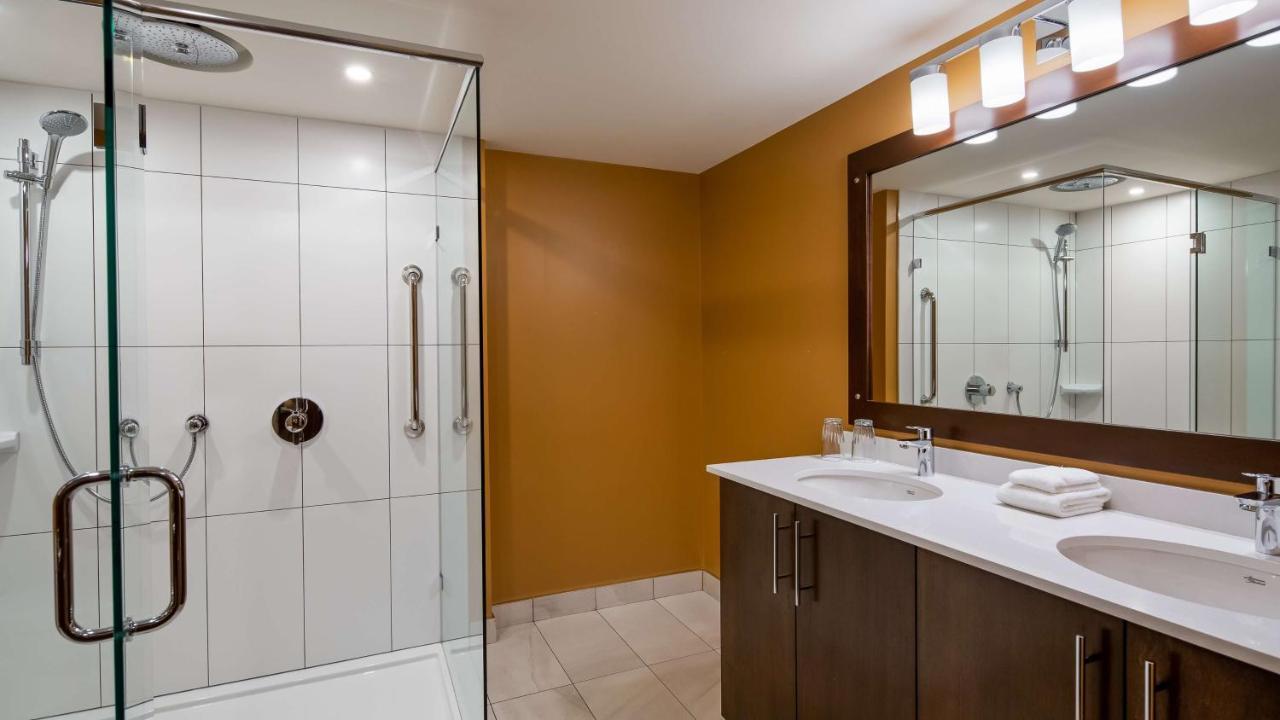 King Room with Walk In Shower - Non-Smoking