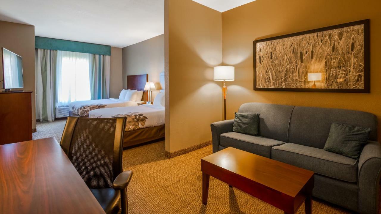 Queen Suite with Two Queen Beds