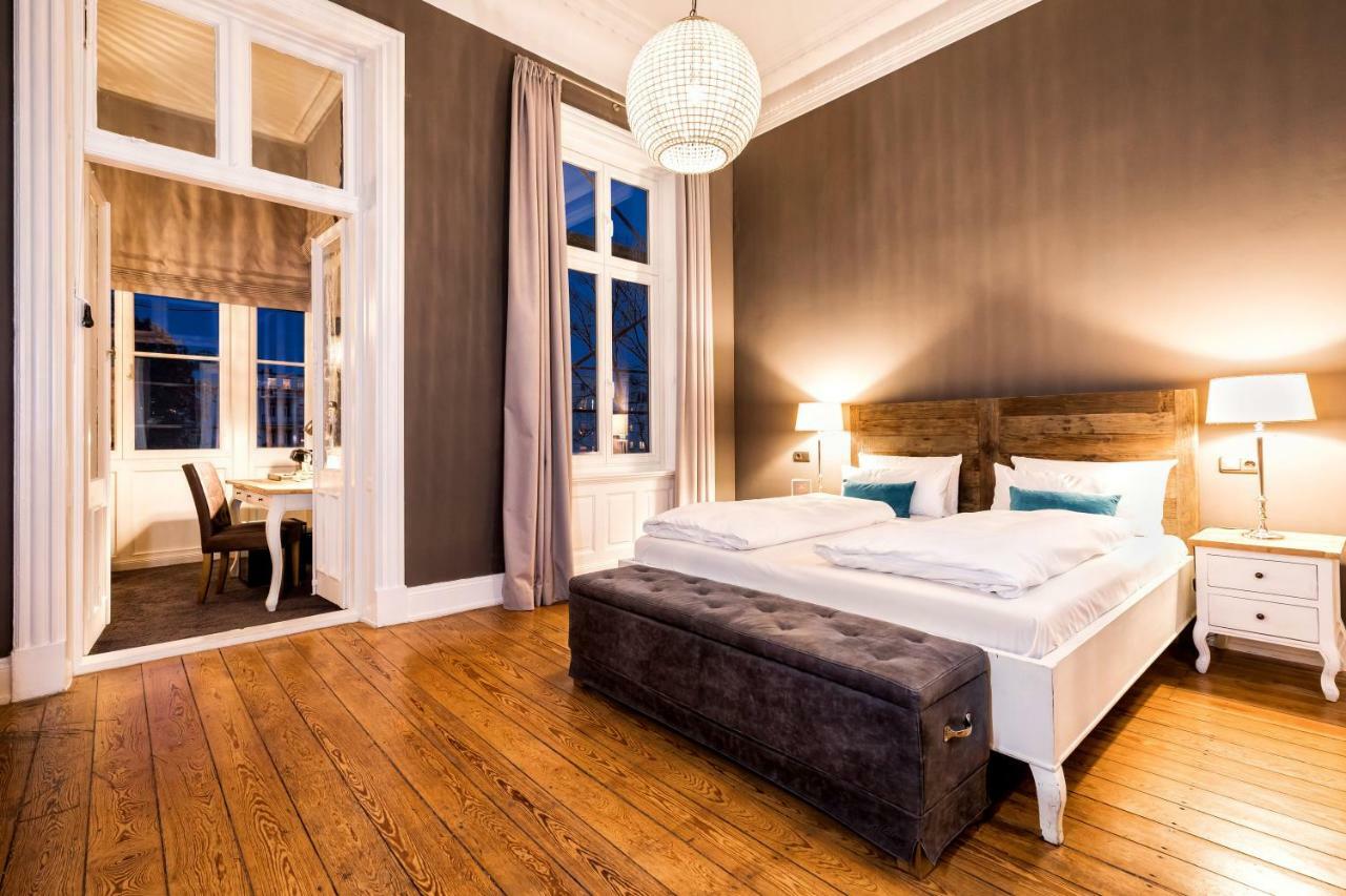 Suite,1162748883:JPEG