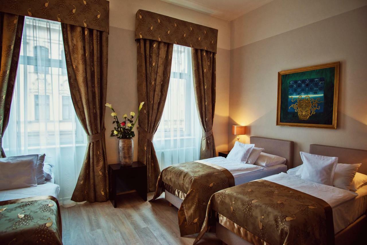 Triple Room,784066629:JPEG