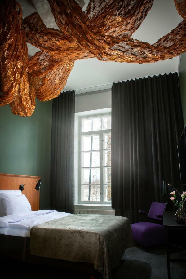 Single Room,784157907:JPEG