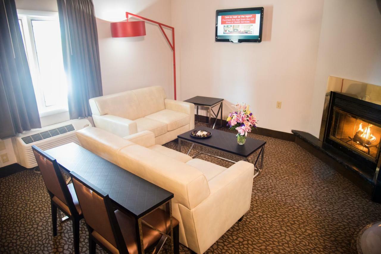 Champagne Tower Suite