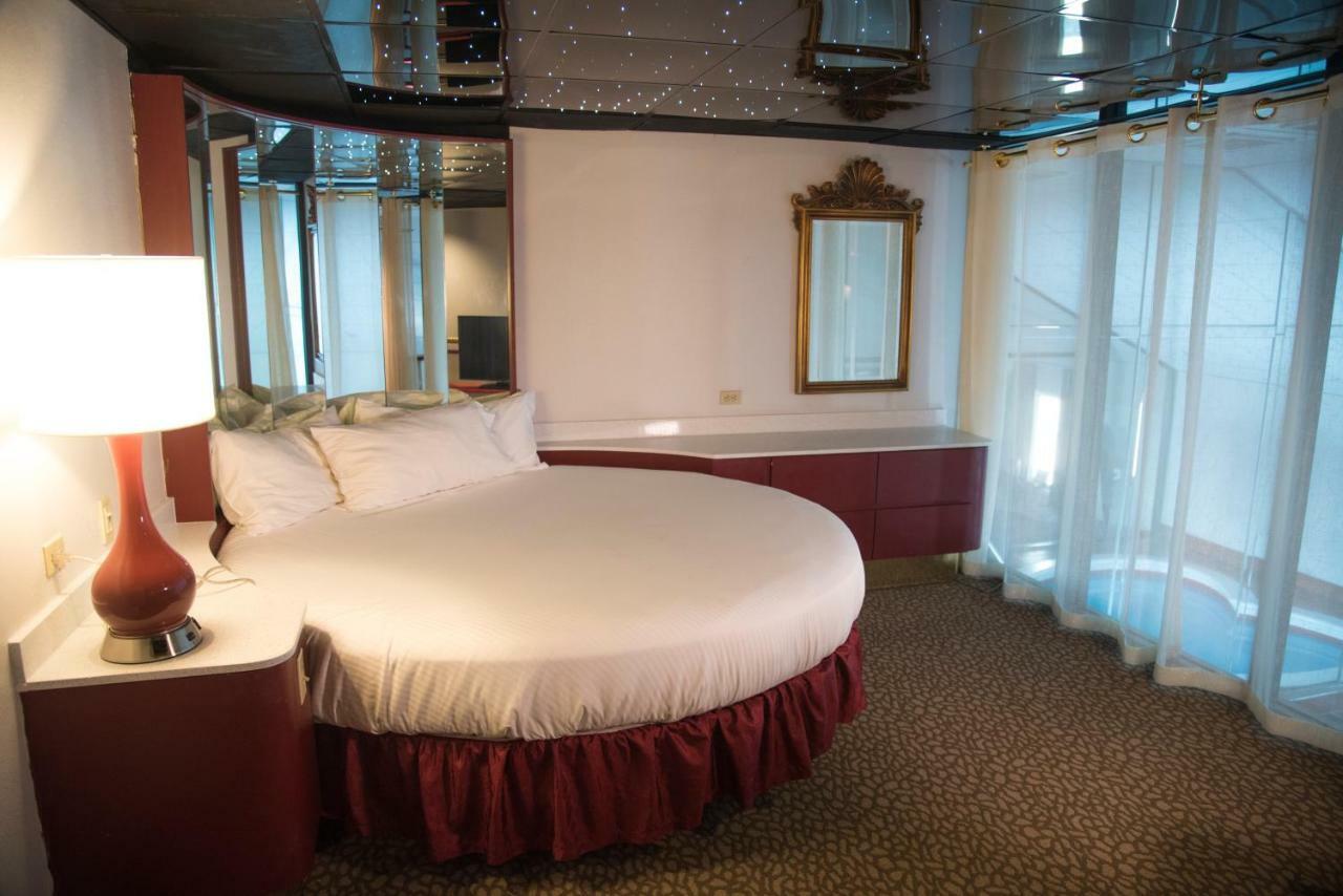 Champagne Tower Suite