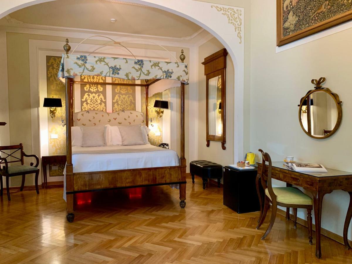 Double Room with Four Poster Bed - Ground Floor