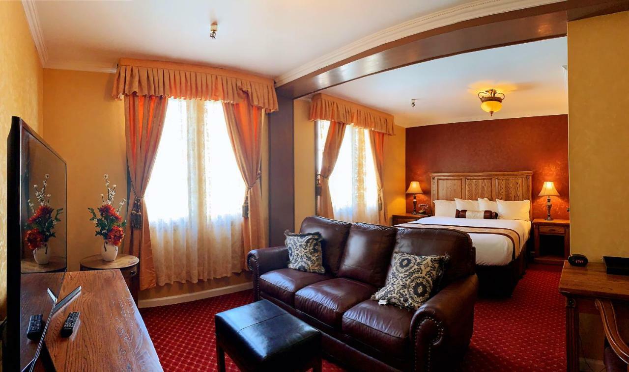 Deluxe King Room