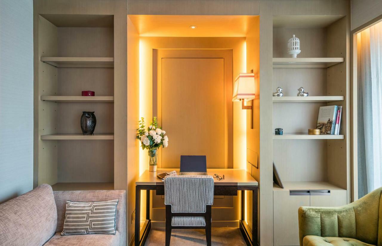 Deluxe One-Bedroom Suite