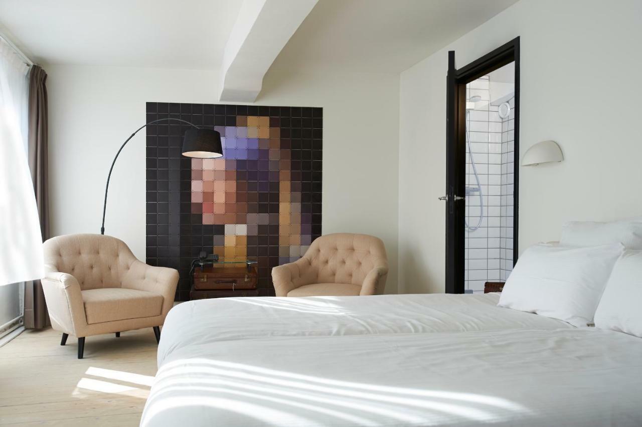 Standard Double Room Shower,799127496:JPEG