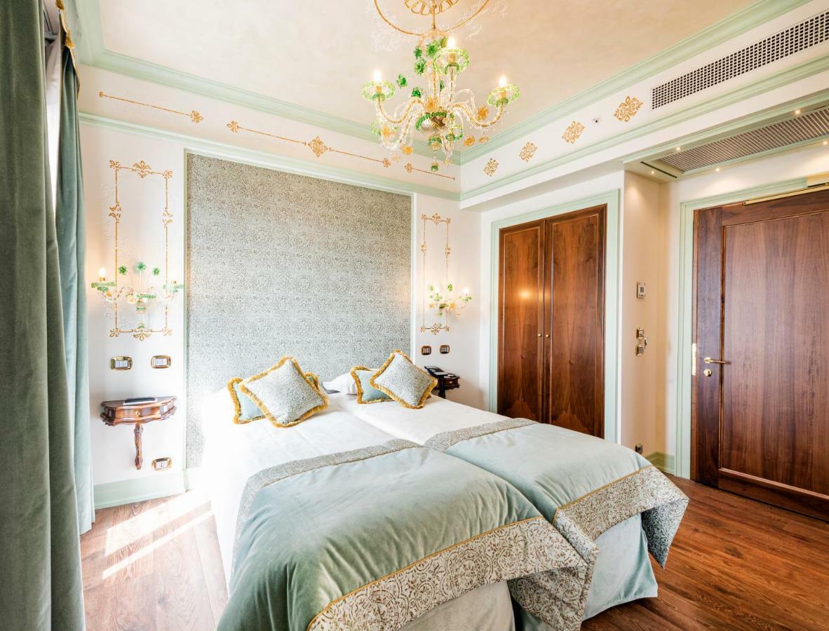 Deluxe Double or Twin Room with Grand Canal View,799692891:JPEG